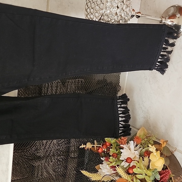 🖤 GUESS Willa Tassel Denim Capris 🖤 - Picture 4 of 12